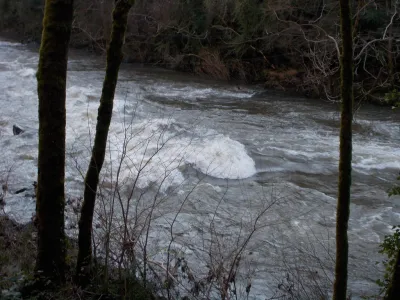 La vague à surf du bassin de slalom de Najac.